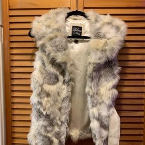 Fur sleeveless jacket